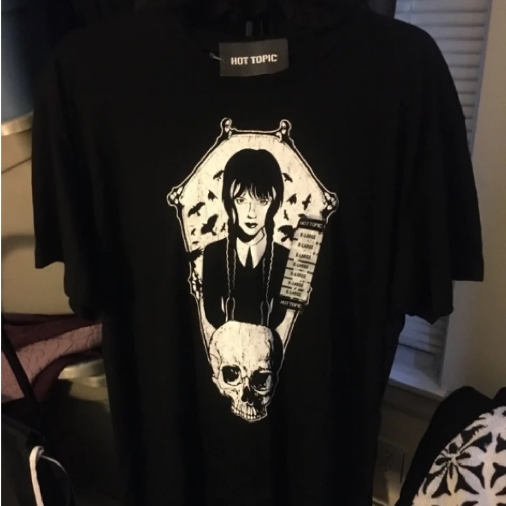 Wednesday Coffin Skull Boyfriend Fit Girls T-shirt (READ DESC)
